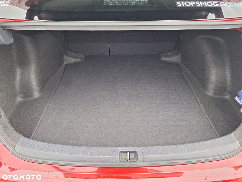 Toyota Corolla 1.8 Hybrid GPF Executive - 26