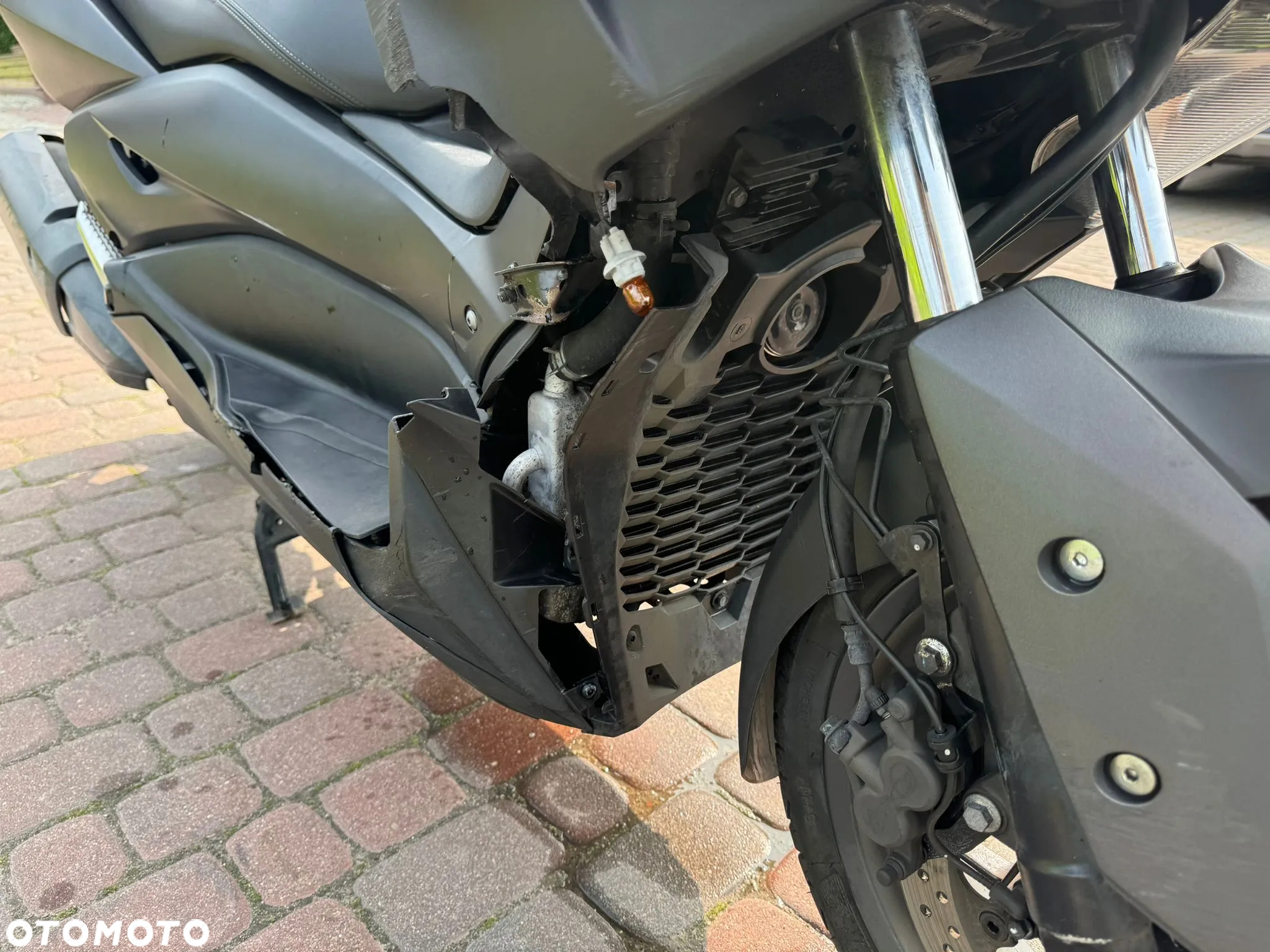 Yamaha X-max - 12