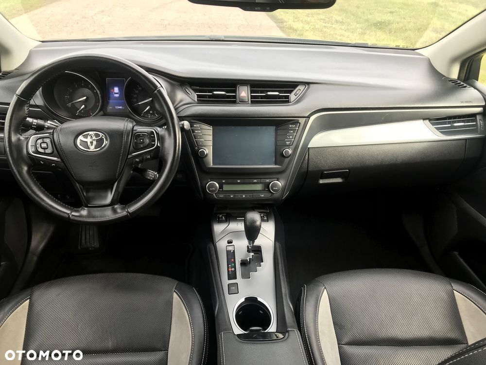 Toyota Avensis - 12