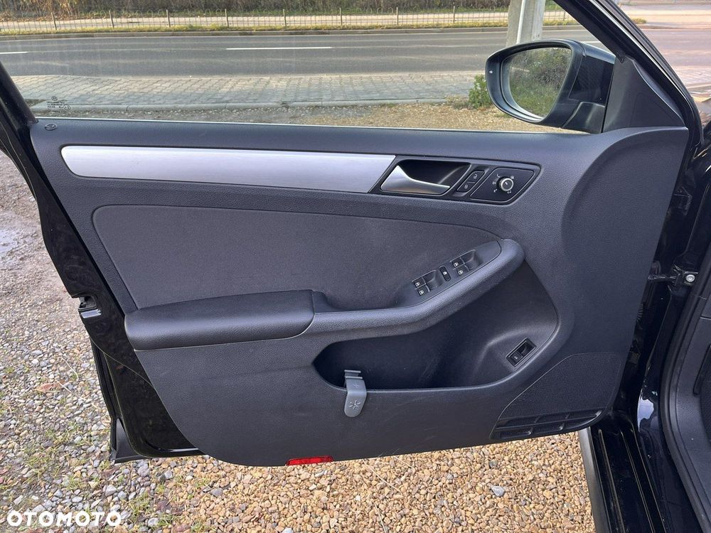 Volkswagen Jetta - 17