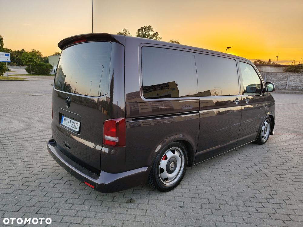 Volkswagen Multivan - 21