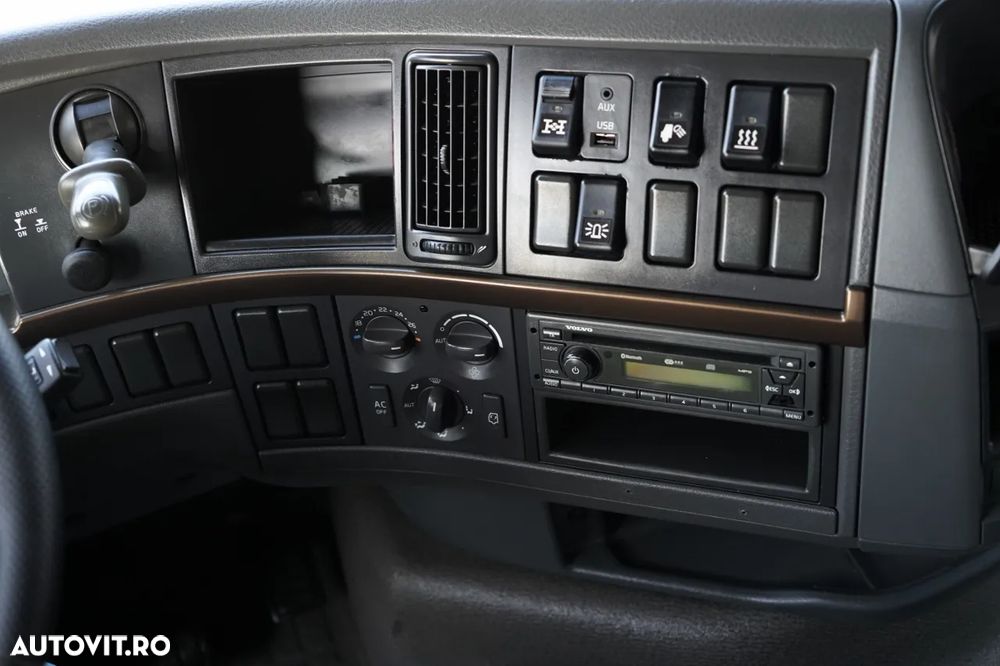 Volvo FH16 / 700 / 6x4 / SISTEM HIDRAULIC / RETARDER / TRACTOR CU 3 AXE / MASĂ PUTERNICĂ 120 T - 31