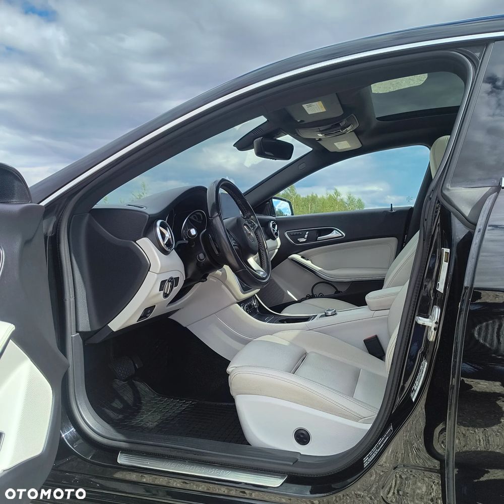 Mercedes-Benz CLA 250 7G-DCT - 11