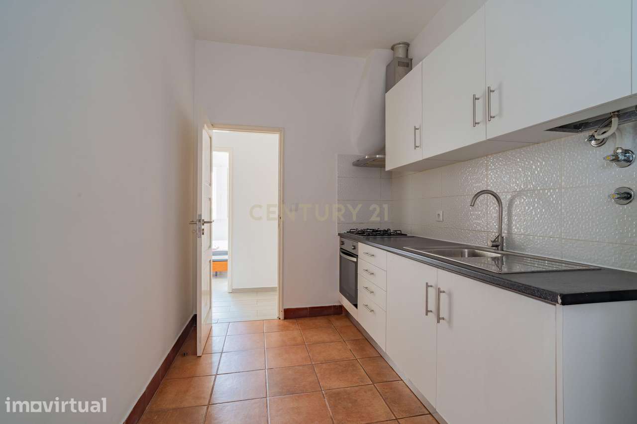 Apartamento T3 Remodelado com Espaço Exterior Privativo | Alcobaça - Grande imagem: 2/12