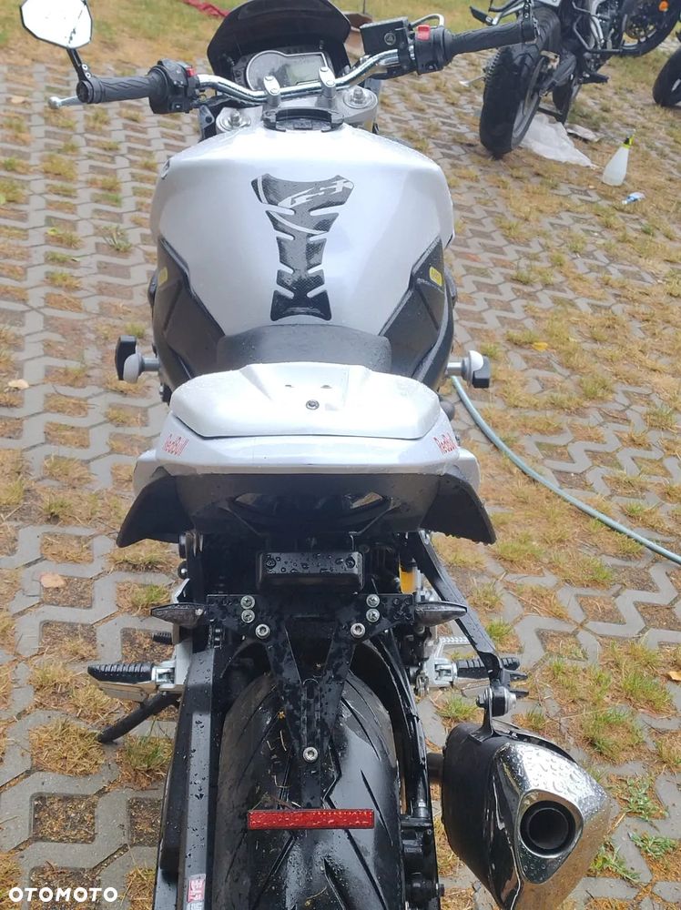 Suzuki GSR - 5