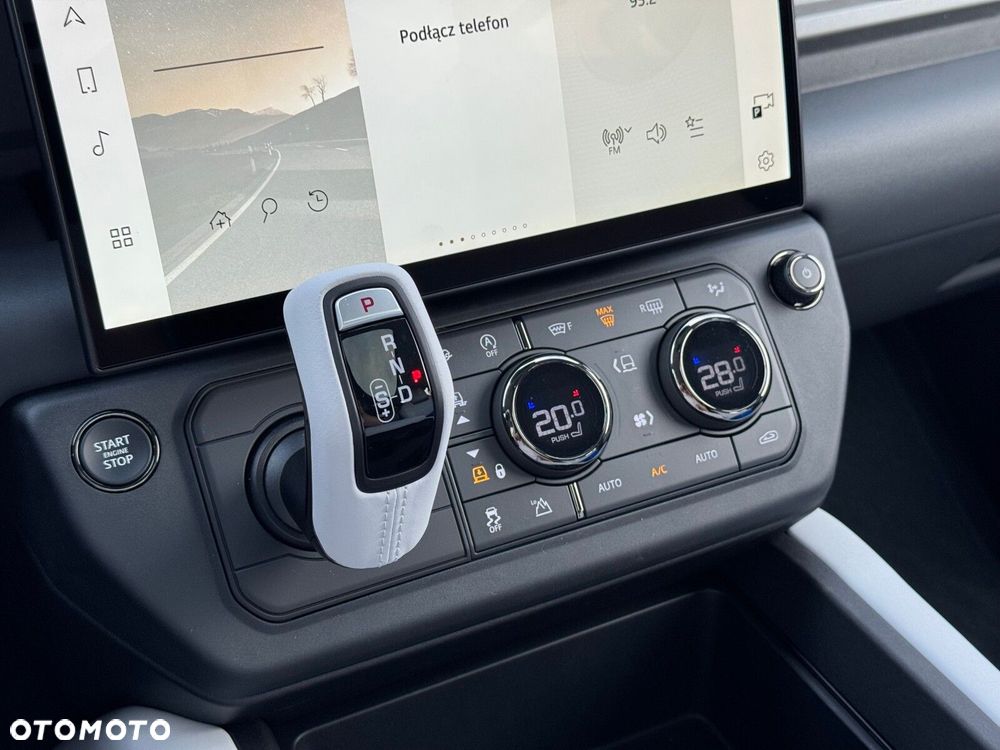 Land Rover Defender - 22