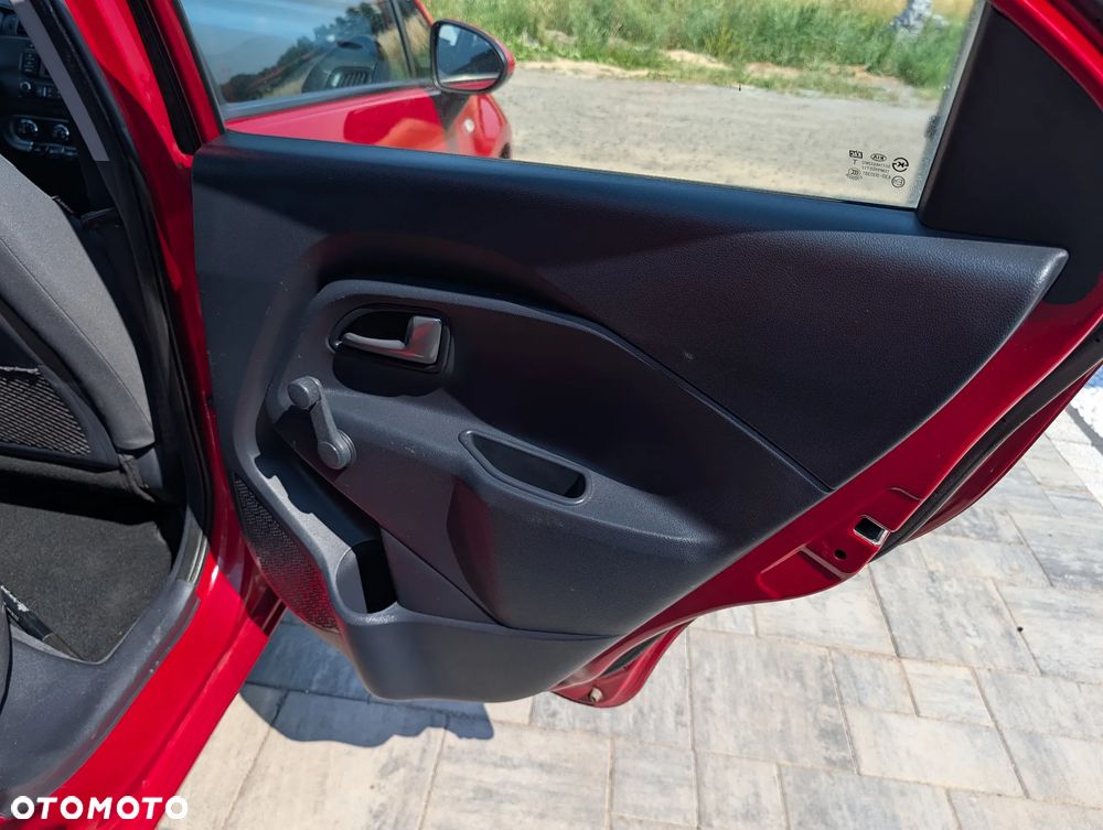 Kia Rio 1.4 M - 23