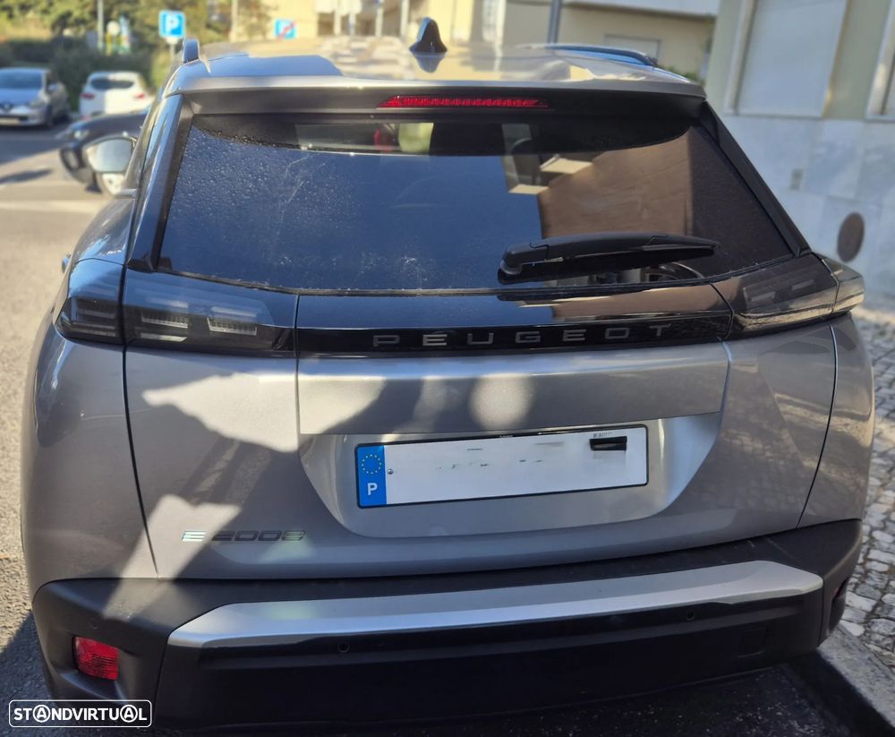 Peugeot e-2008 Allure - 14