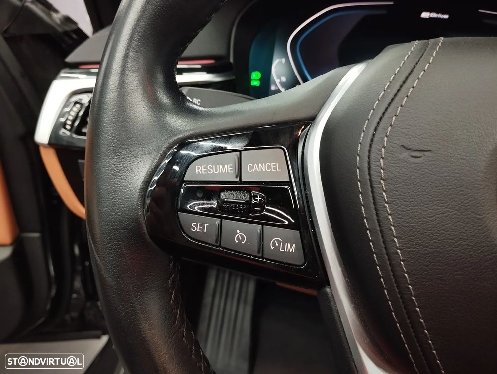 BMW 530 e Line Luxury - 27