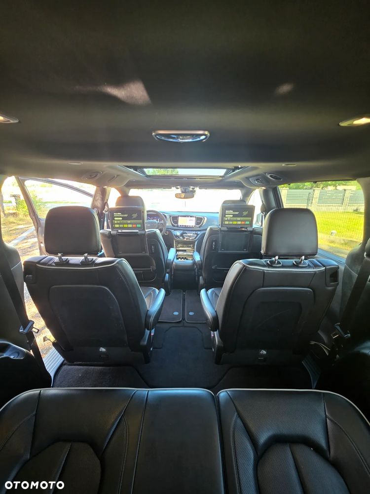 Chrysler Pacifica - 26