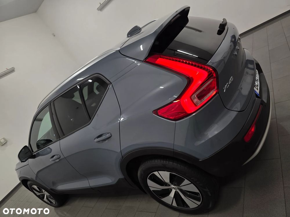 Volvo XC 40 B3 B DKG Ultra Dark - 35