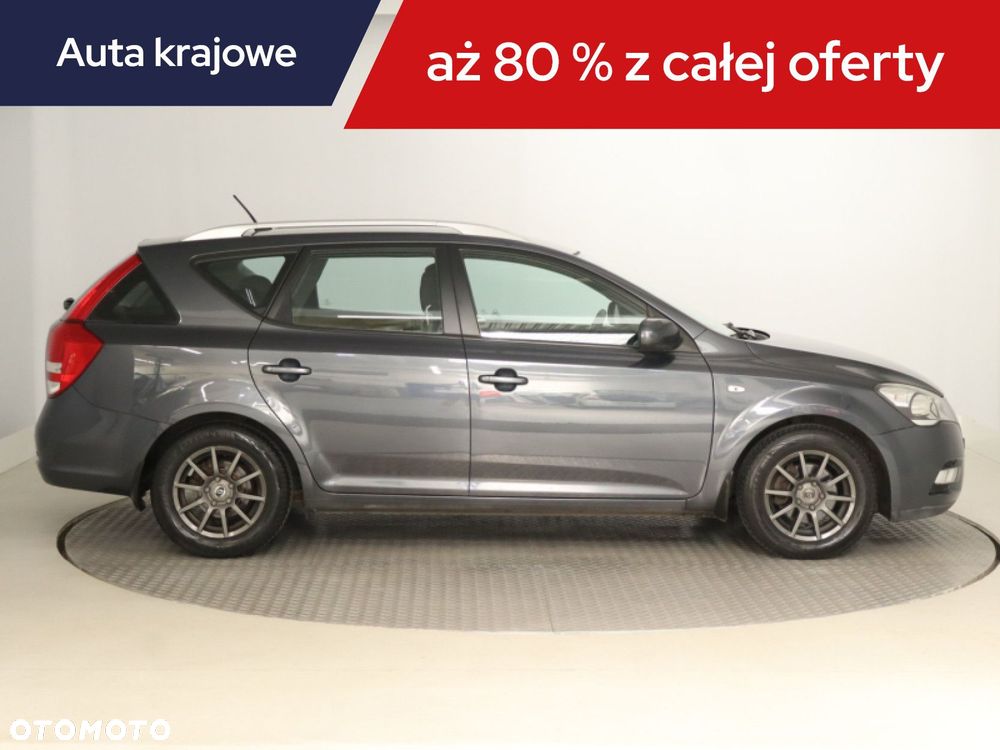 Kia Ceed - 8