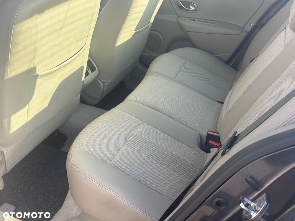 Renault Fluence 1.6 16V 110 Dynamique - 16