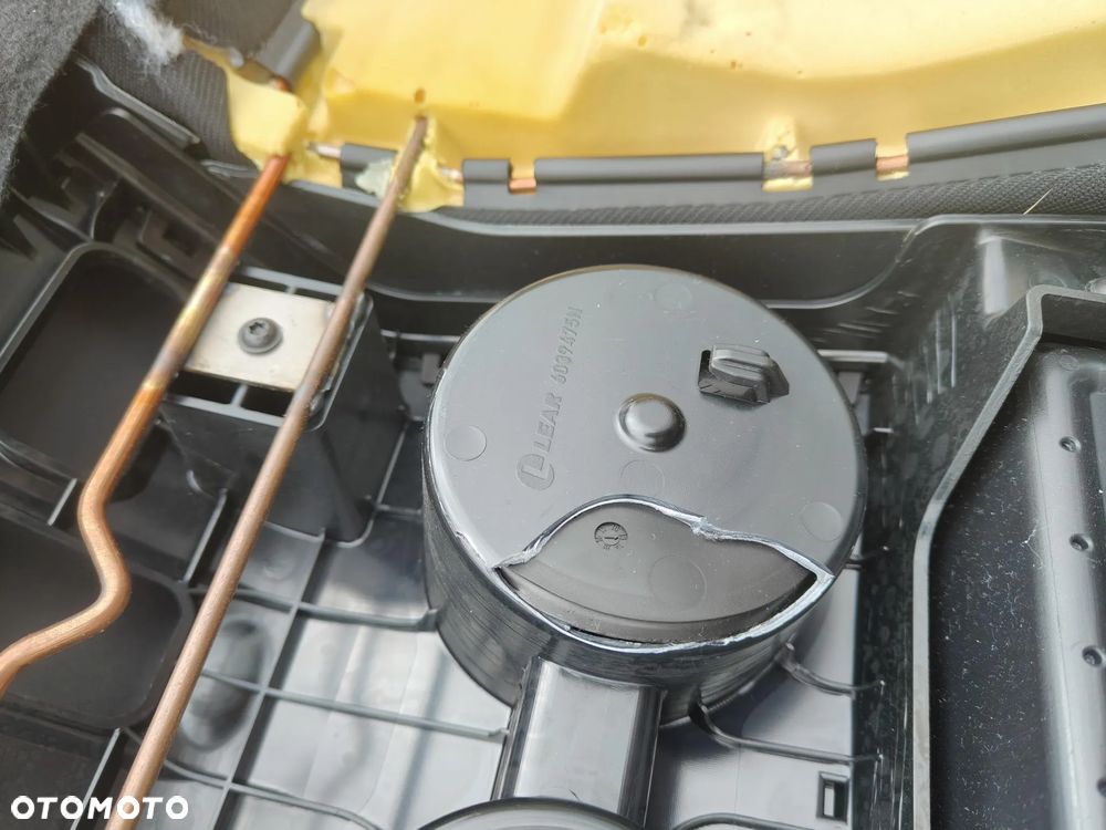 MERCEDES W204 Coupe Lift Kanapa Tylna Biała Nić - 16