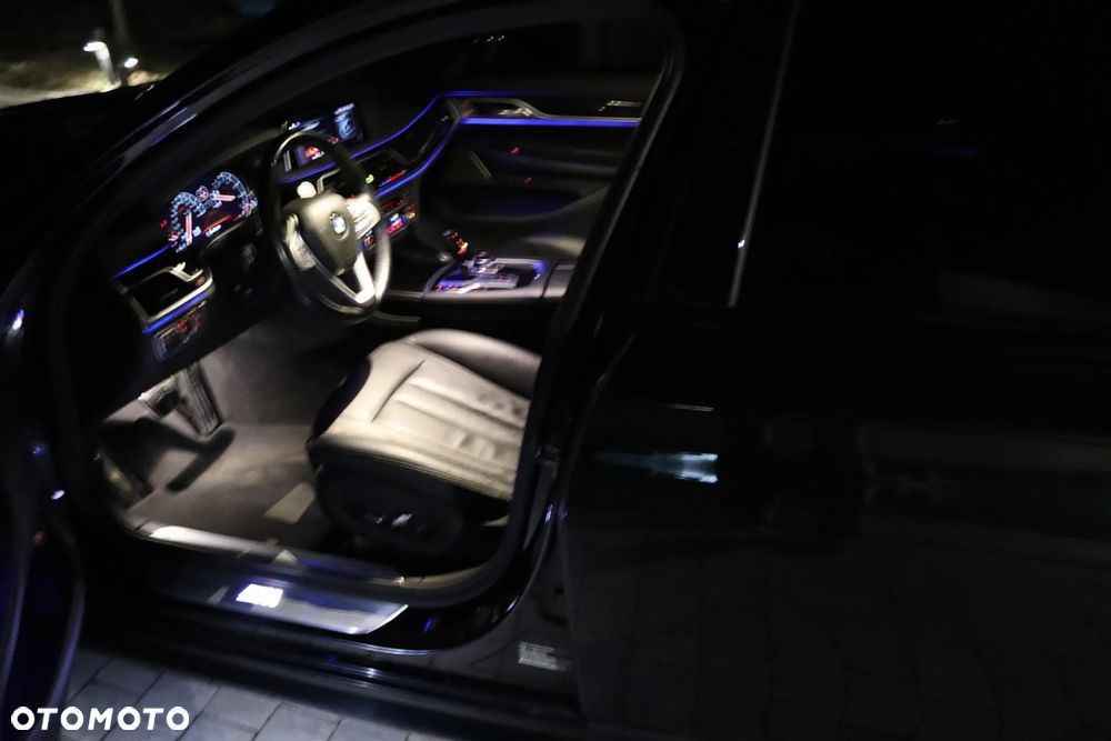 BMW Seria 7 740i - 28