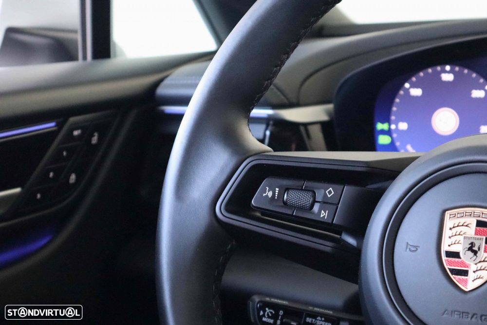 Porsche Macan Electric 4 - 30
