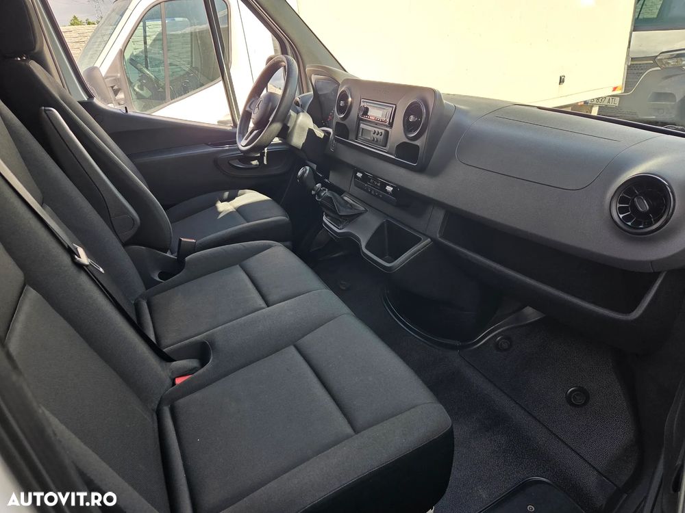 Mercedes-Benz Sprinter - 2