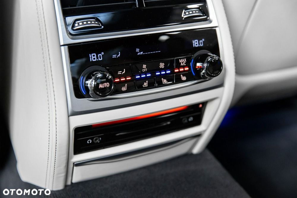 BMW Seria 7 M760Li xDrive - 37