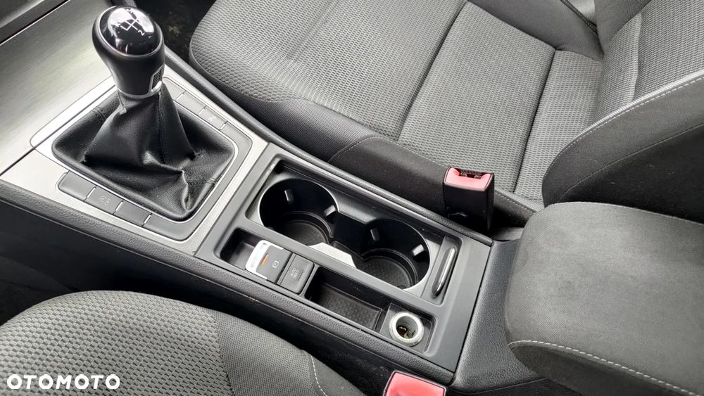 Volkswagen Golf 1.6 TDI BlueMotion Technology Cup - 39