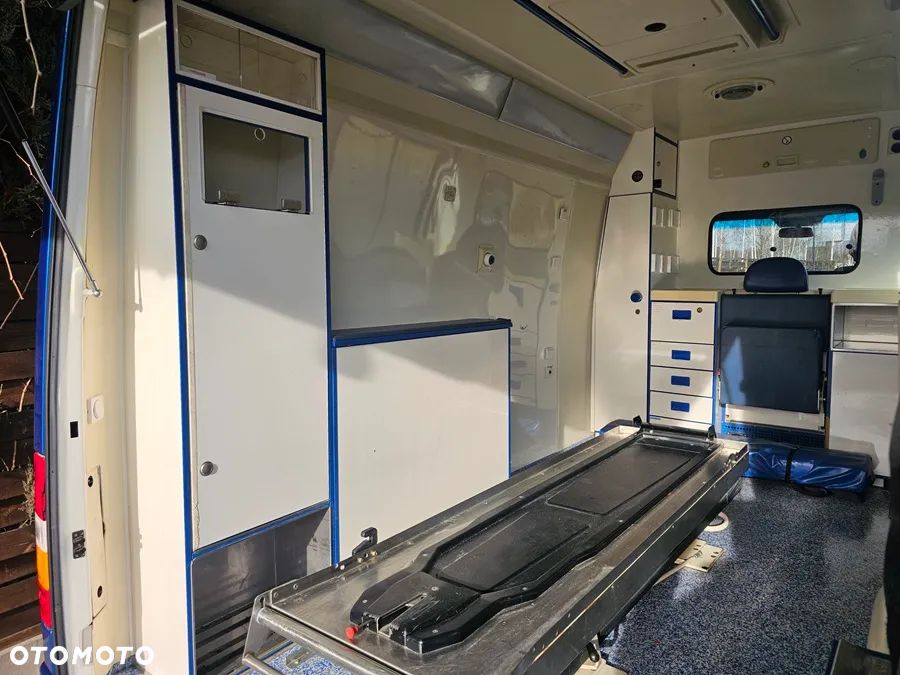 Mercedes-Benz 316 - 11