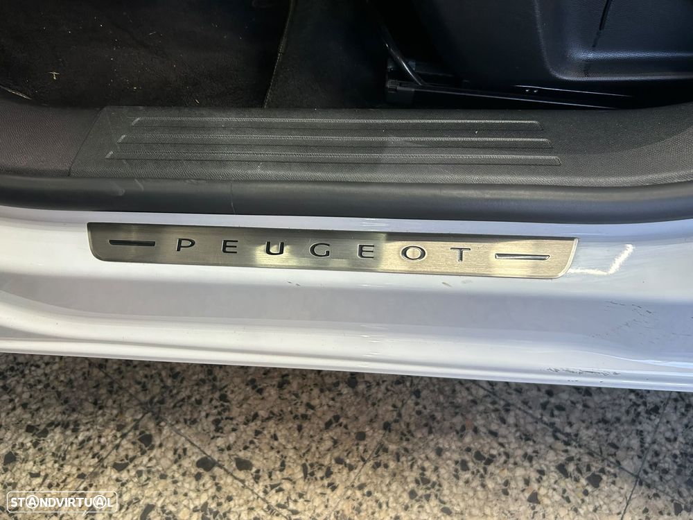 Peugeot e-2008 GT - 19
