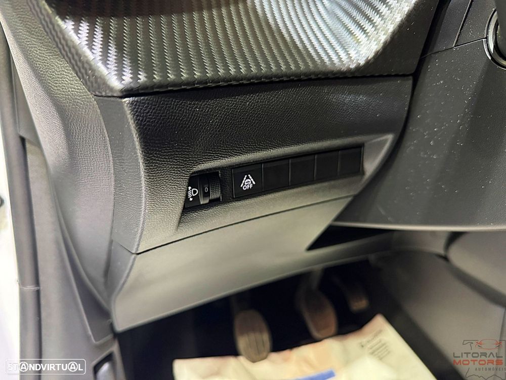 Peugeot 208 1.2 PureTech Allure - 18