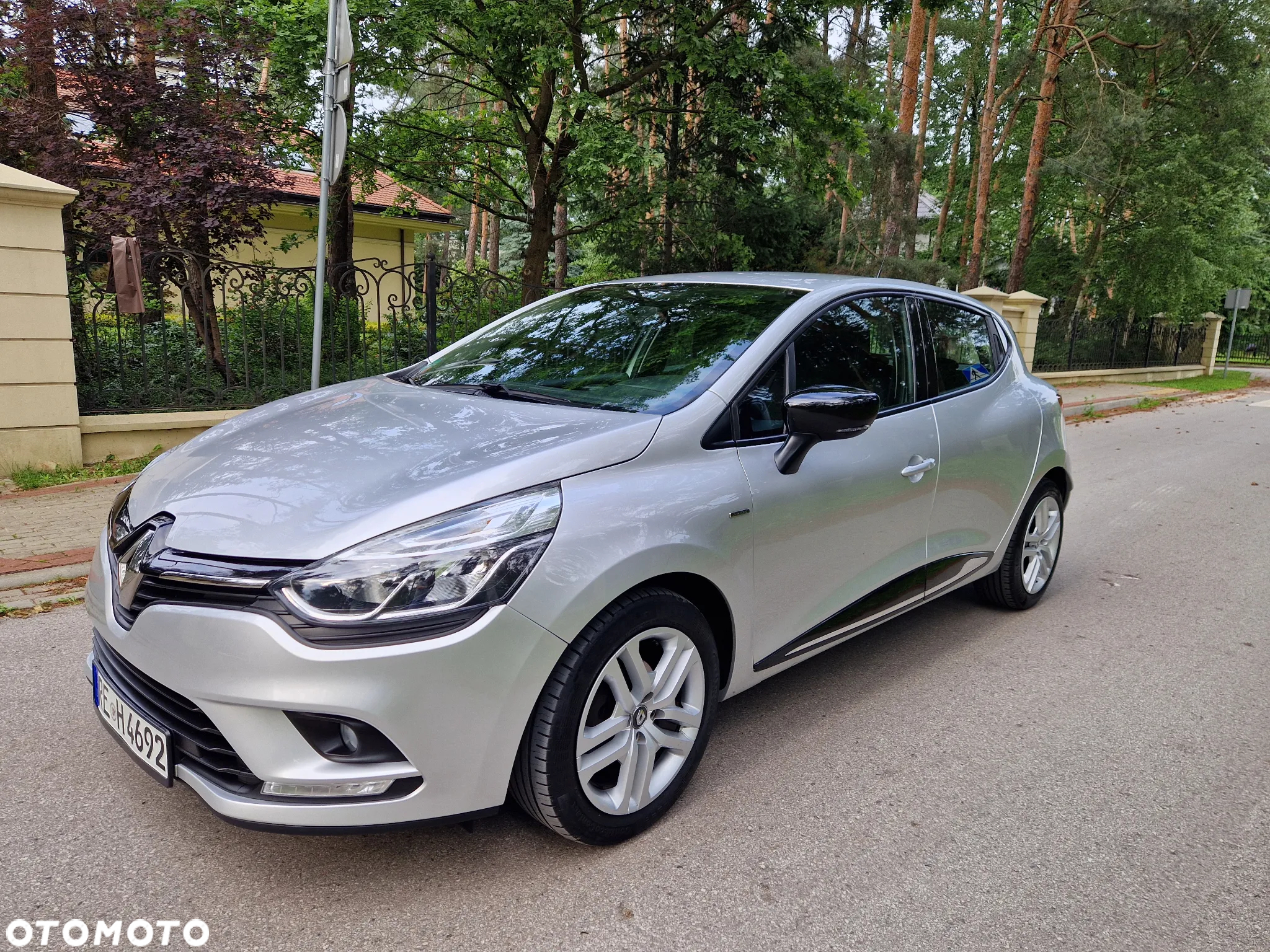 Renault Clio 1.2 16V Limited EU6 - 17