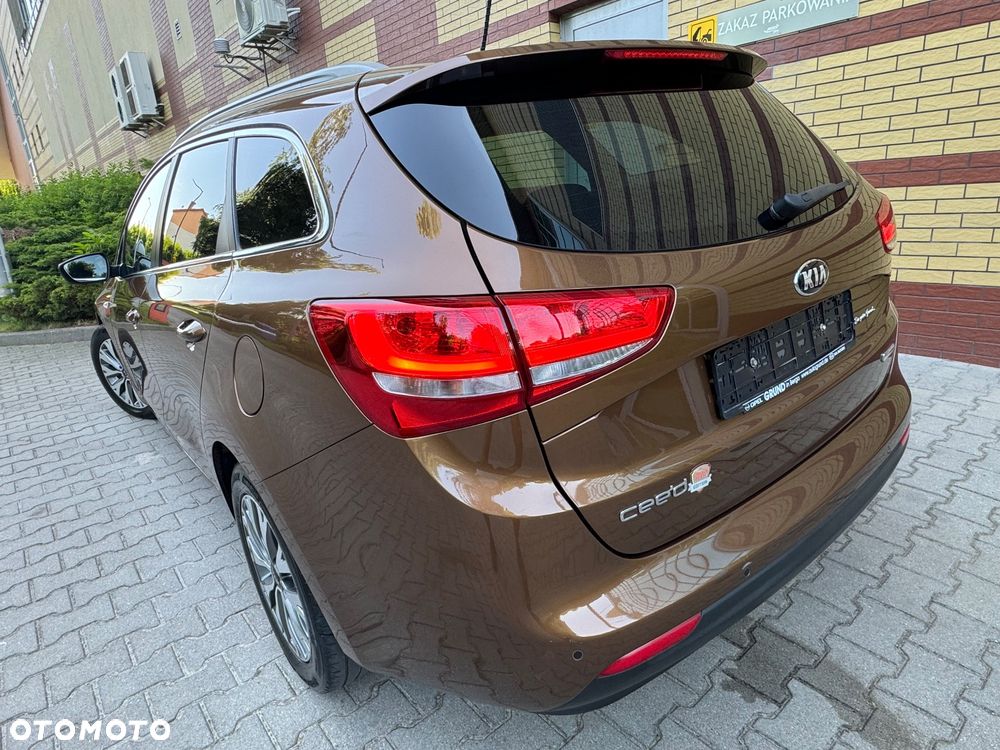 Kia Ceed 1.6 CRDi 136 ISG Dream-Team Edition - 14