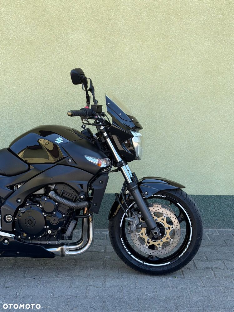 Suzuki GSR - 6