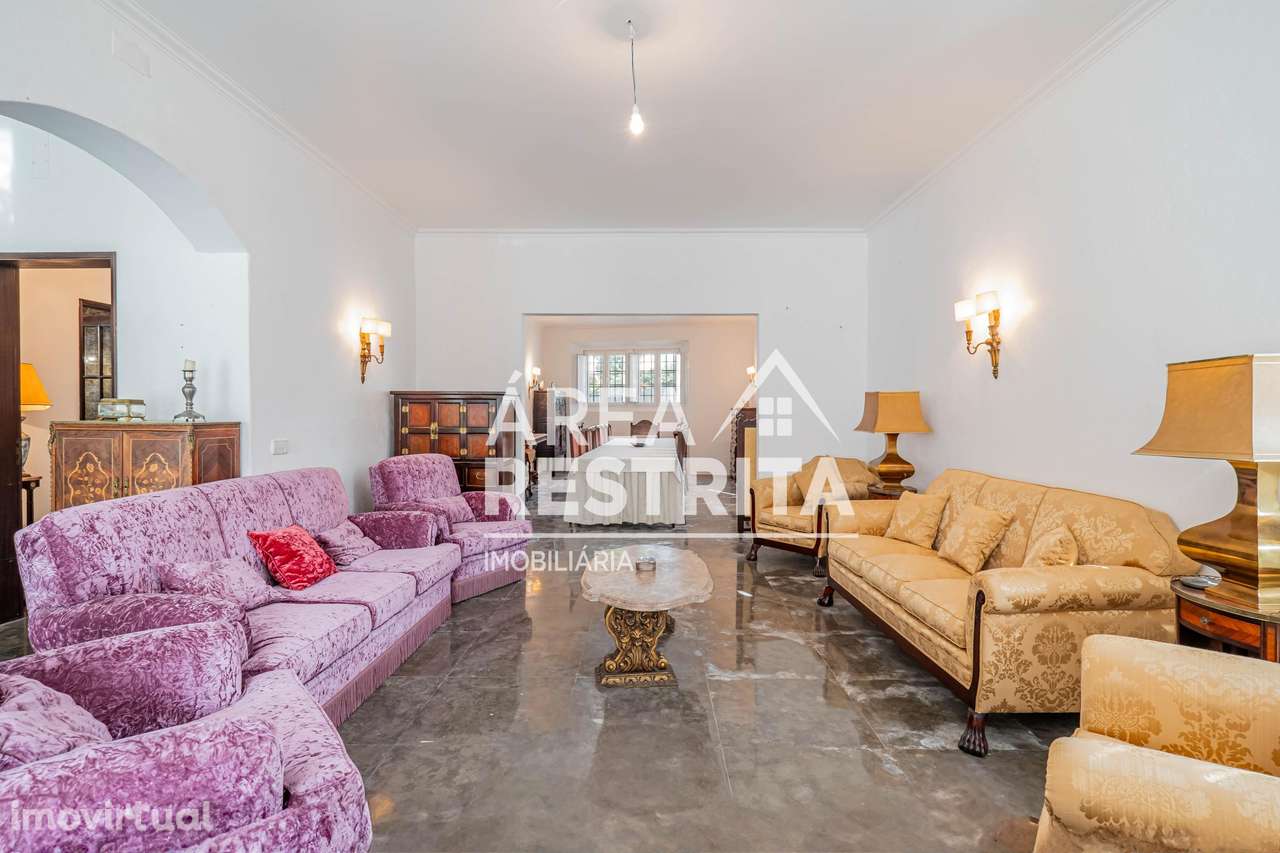 Moradia T7  na Abrunheira em Sintra, num lote de  1.700 m² - Grande imagem: 2/49