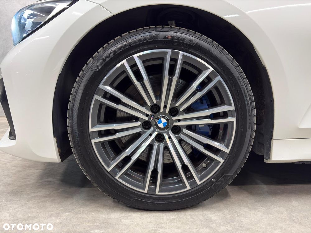 BMW Seria 3 330i xDrive M Sport sport - 17