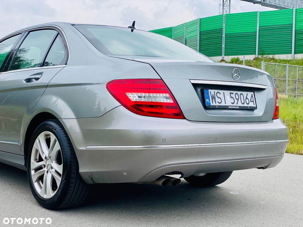Mercedes-Benz Klasa C 180 CGI BlueEff Avantgarde - 13