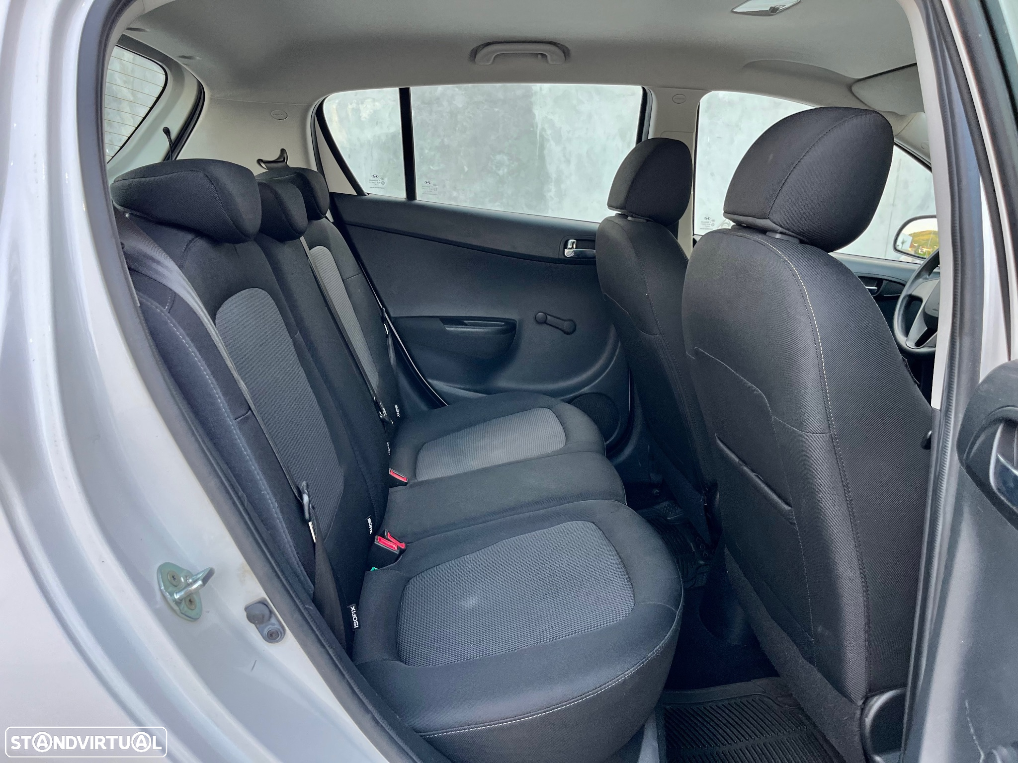 Hyundai i20 1.1 CRDi Urban - 29