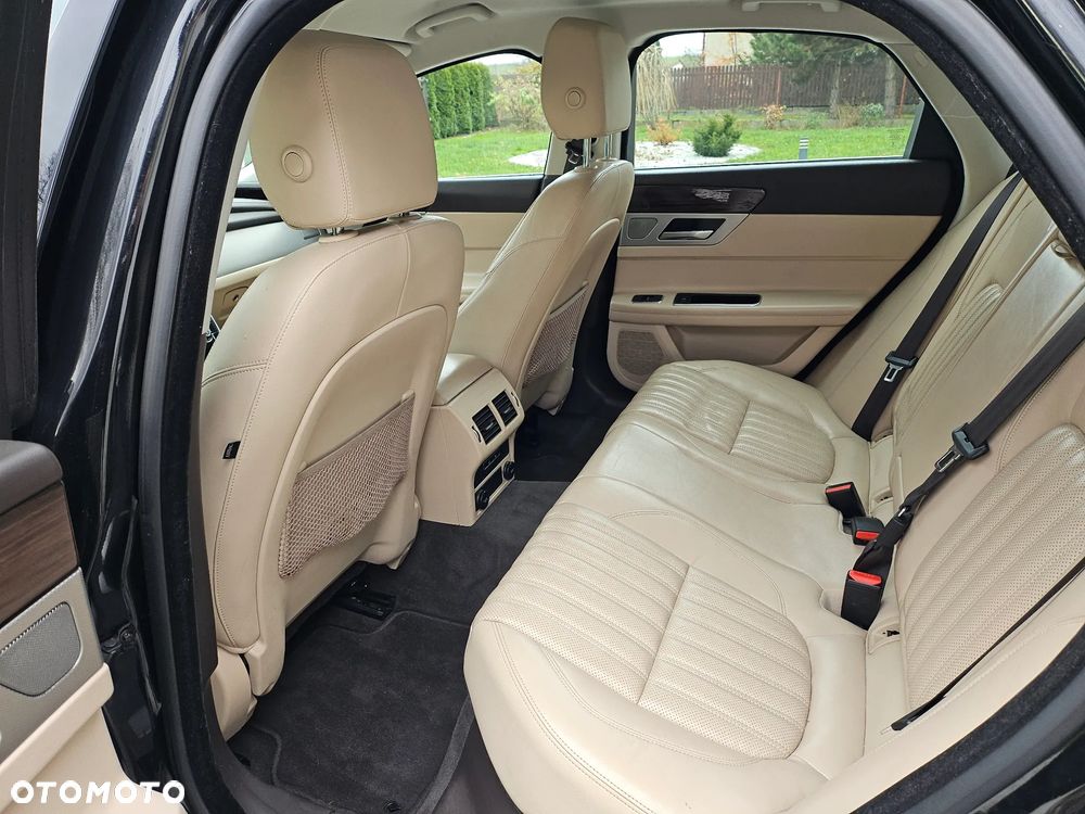 Jaguar XF 2.0 i4D AWD Portfolio - 25