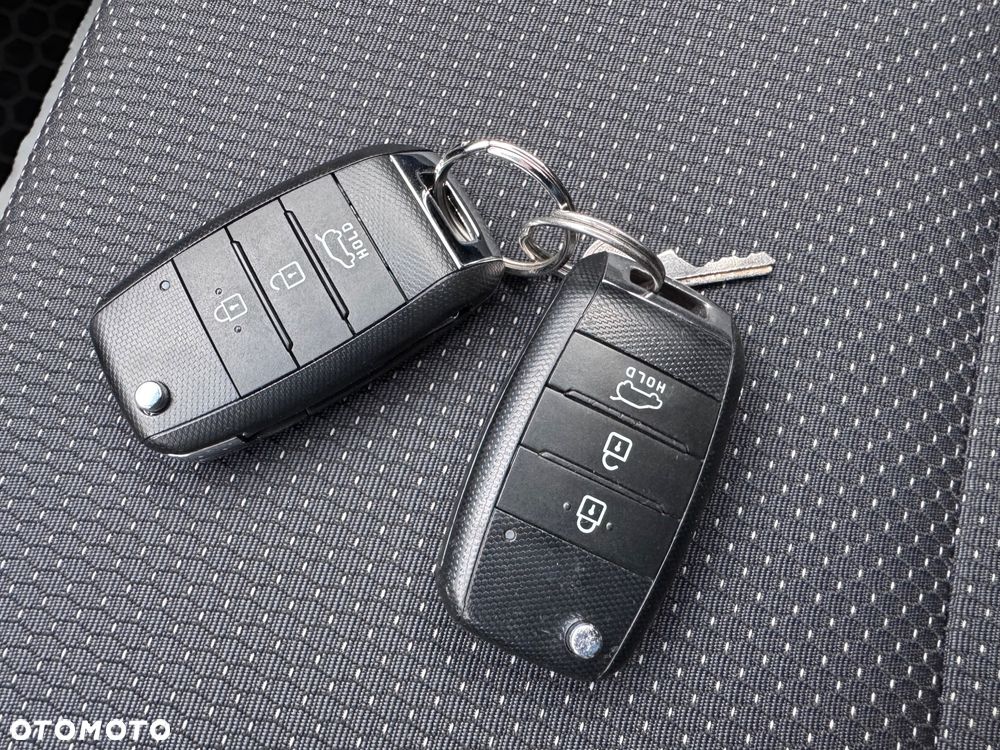 Kia Carens 1.6 GDI M - 33