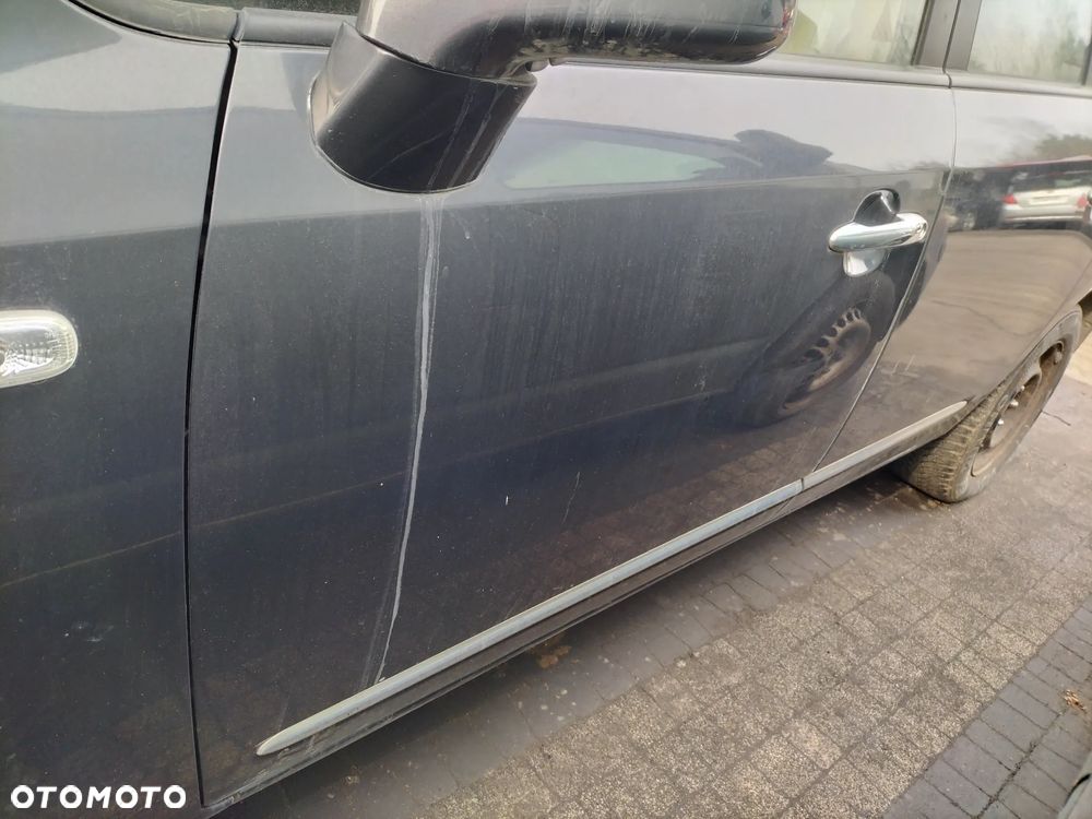 KOMPLET FOTELI  SKÓRZANYCH PRZÓD TYŁ 3 RZĄD KIA CARENS III 06-12r KOD LAK. 1U - 12