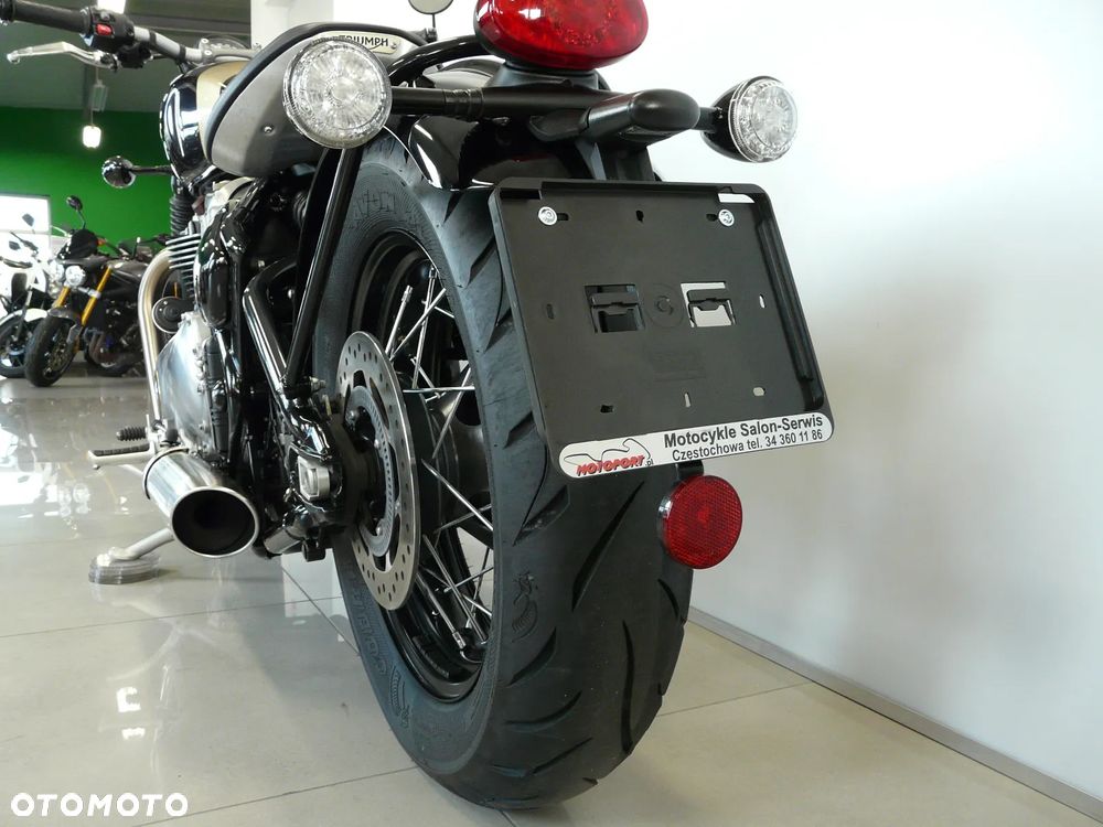 Triumph Bonneville Bobber - 27