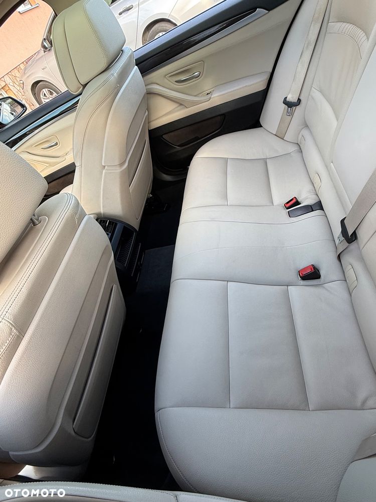 BMW Seria 5 525d xDrive Luxury Line - 17