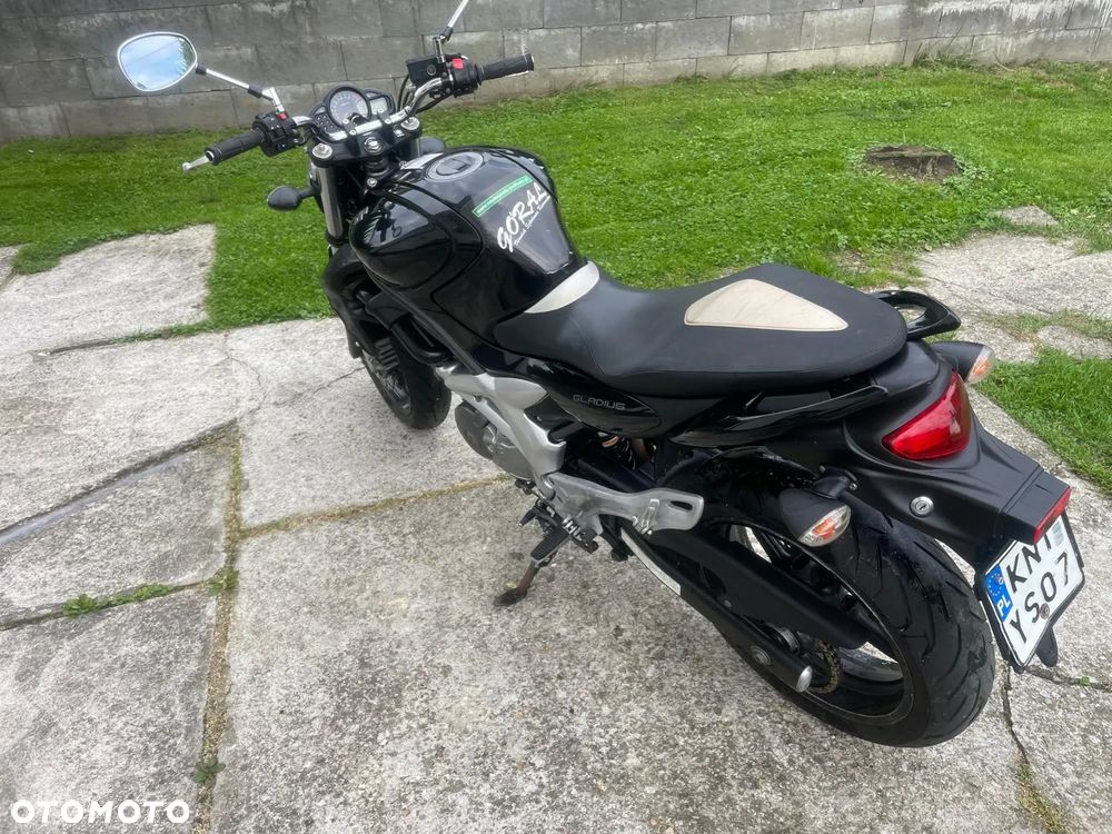 Suzuki Gladius - 6