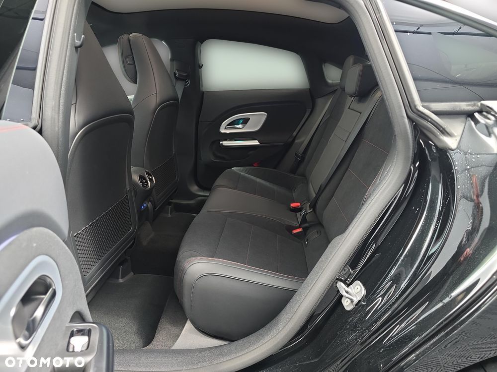 Mercedes-Benz CLA 200 mHEV 8G-DCT - 12