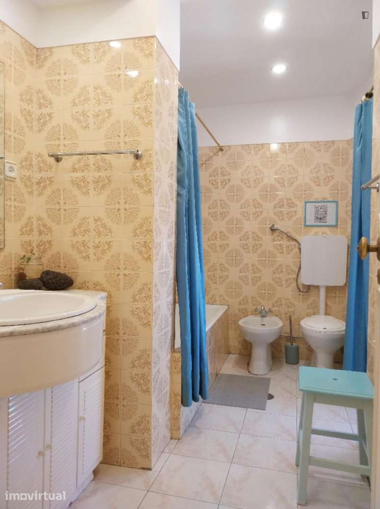 Quarto - localizado em Montes Claros Coimbra - Grande imagem: 2/13