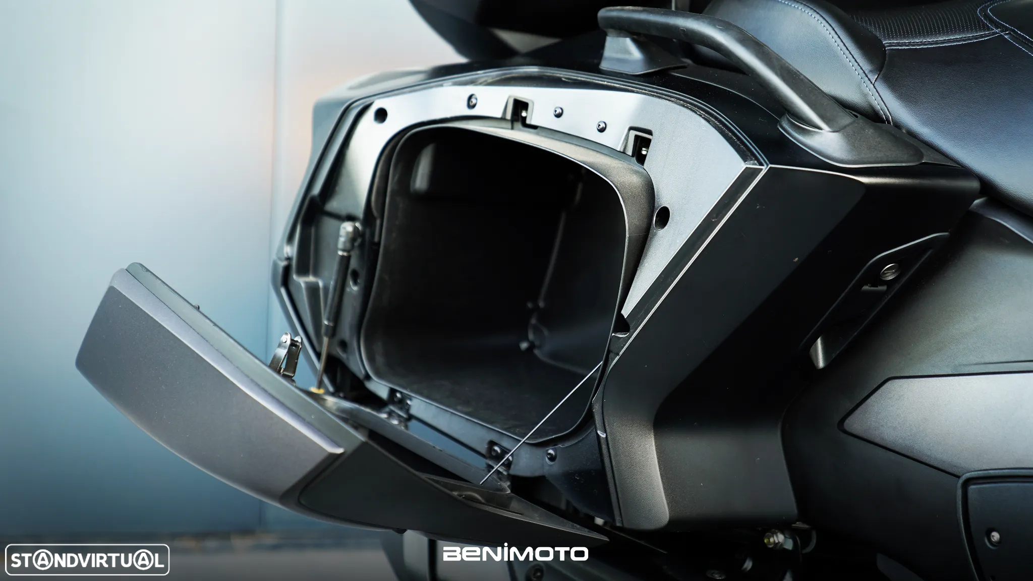 Can-Am Spyder RT Limited Carbon Black - 11