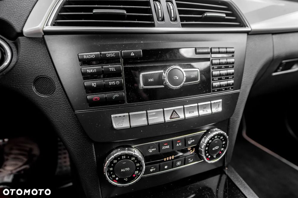 Mercedes-Benz Klasa C 180 BlueEFFICIENCY 7G-TRONIC - 29