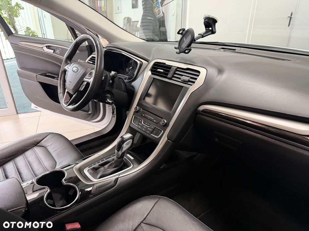 Ford Fusion - 25