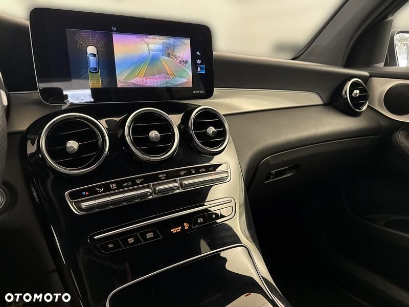Mercedes-Benz GLC 300 e 4-Matic - 17