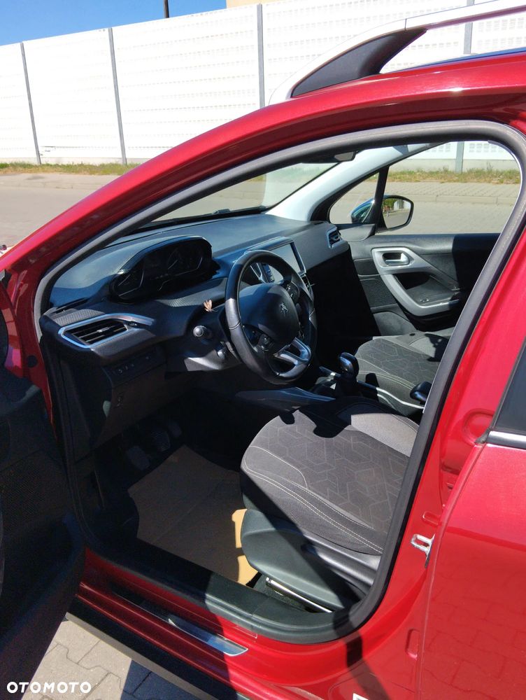 Peugeot 2008 1.2 Pure Tech Style S&S - 22