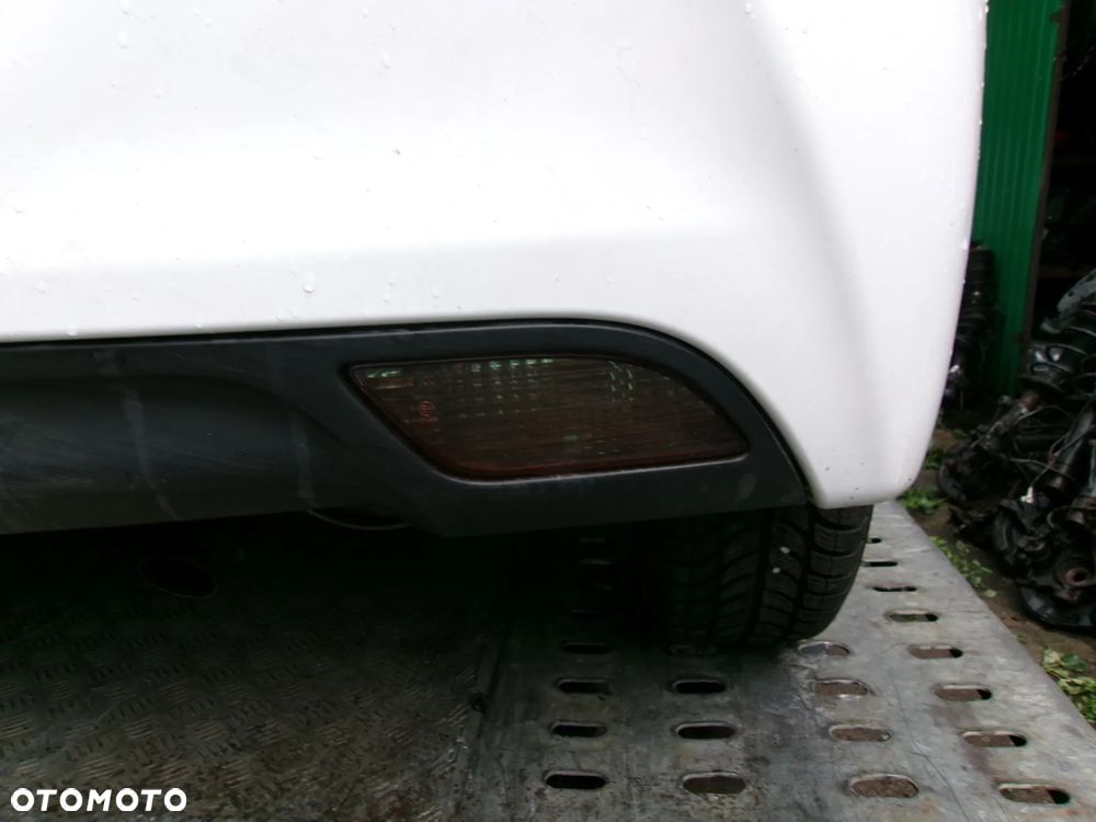 LAMPA TYŁ PRAWA LEWA PRZECIWMGIELNA WSTECZNE TOYOTA YARIS III  14-17 - 2