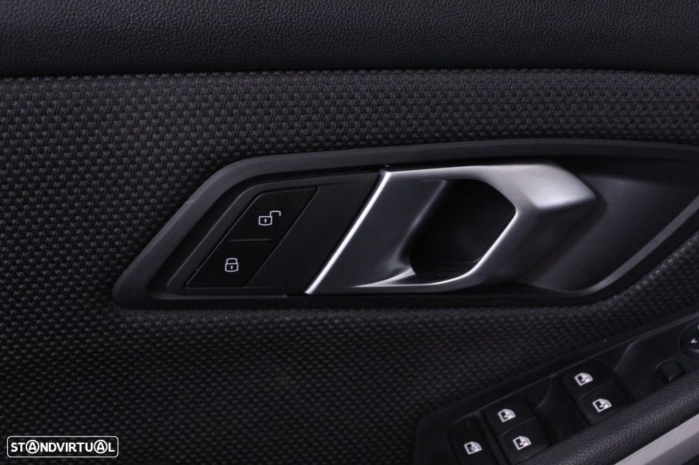 BMW 330 e Touring Auto - 21