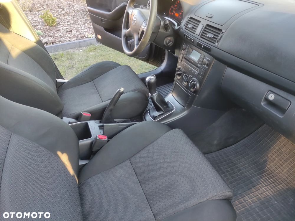 Toyota Avensis 1.8 VVT-i Sol Premium - 20