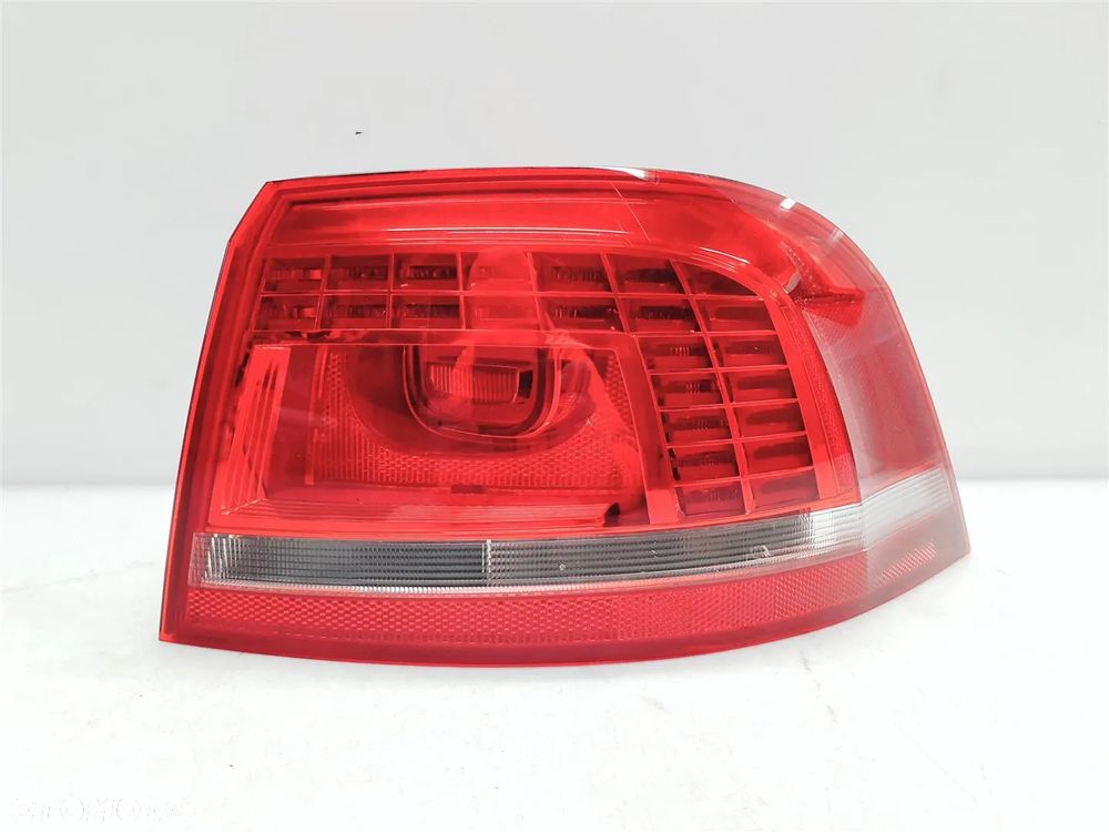 VW PASSAT B7 KOMBI 10r+ PRAWA LAMPA TYŁ LED ORY EU !!! - 2